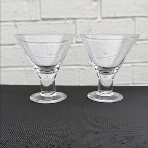 Pair of Stylish Crystal Clear 7 oz Martini/Cocktail Glasses Excellent Condition